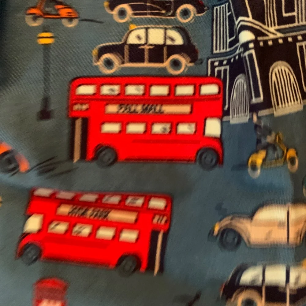 I‎ love London vintage skirt. Super cute